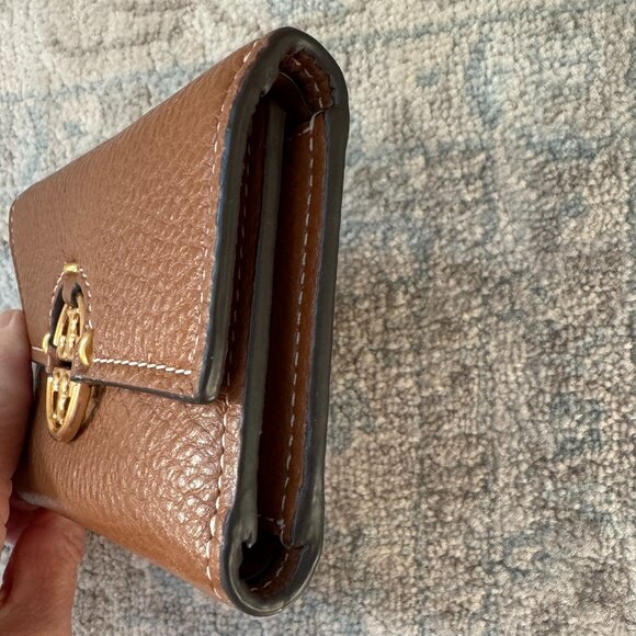 Tory Burch Medium Miller Trifold  Pebbled Leather Wallet  Light Umber - Picture 2 of 6
